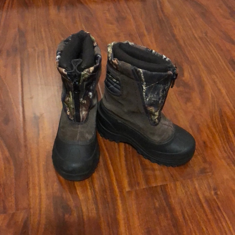 Snow boots